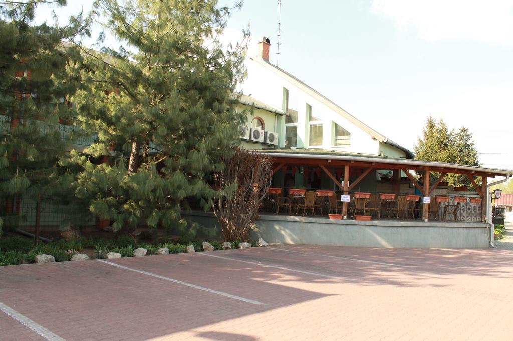 Tenisz Apartment Vecses Luaran gambar