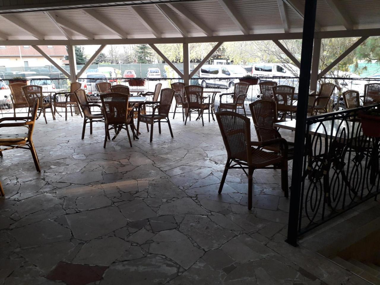 Tenisz Apartment Vecses Luaran gambar